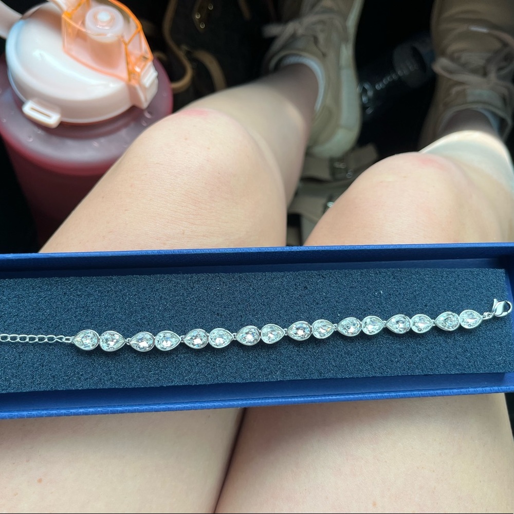 Swarovski jewlrey - Picture 2 of 3
